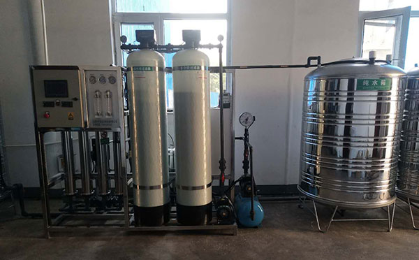 石家莊某賓館采購0.5噸和1噸反滲透設(shè)備