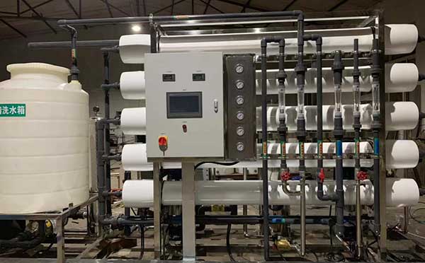 青海某單位采購三頓雙級反滲透加EDI設(shè)備 青海某單位采購三頓雙級反滲透加EDI設(shè)備